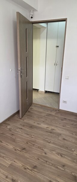 Berceni, 2 min.metrou- Aparatorii Patriei, an 1986,parcare ADP,boxa!