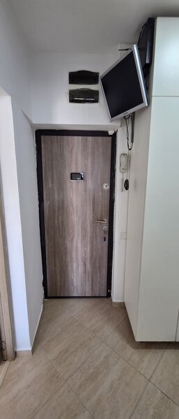 Berceni, 2 min.metrou- Aparatorii Patriei, an 1986,parcare ADP,boxa!